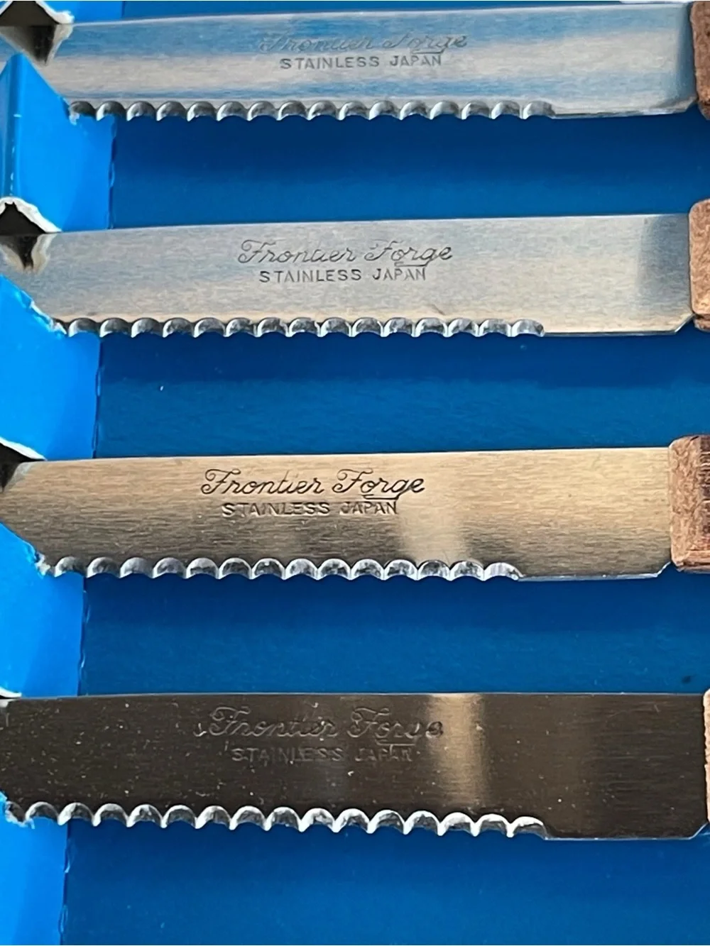 Frontier Forge Serrated Blade Riveted Wood Grain Handle Steak Knives Set of 5
